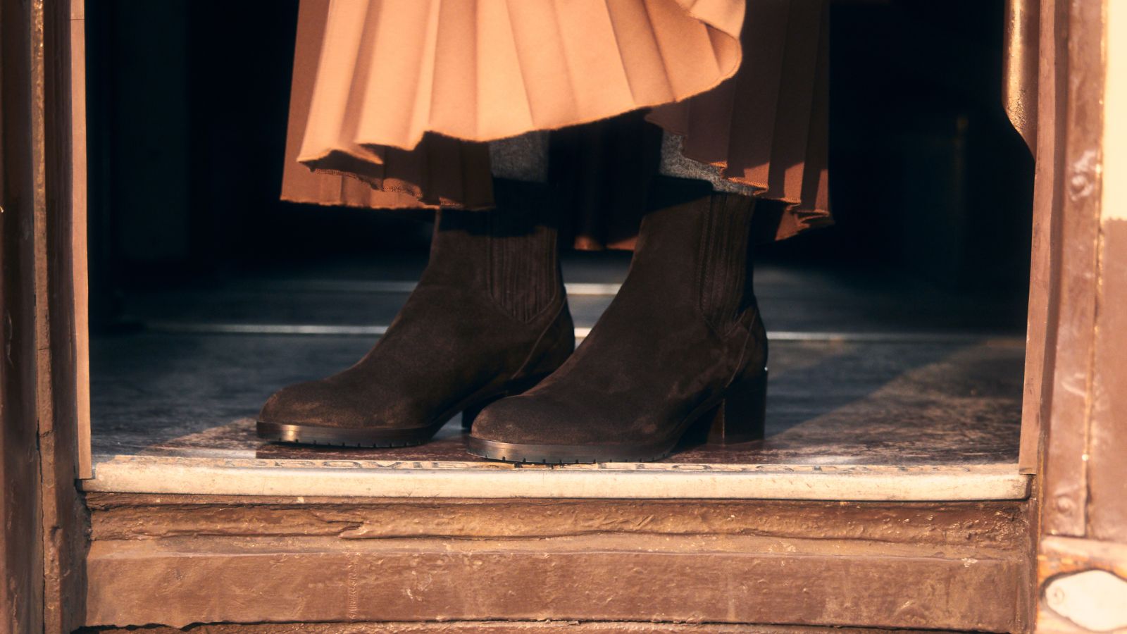 ショートブーツ・ブーティ DOUCAL'S Woman Flat ankle boots Sand DD8036PHILUF252 TC15 DOUCAL'S(デュカルス) ショートブーツ・ブーティ(レディース