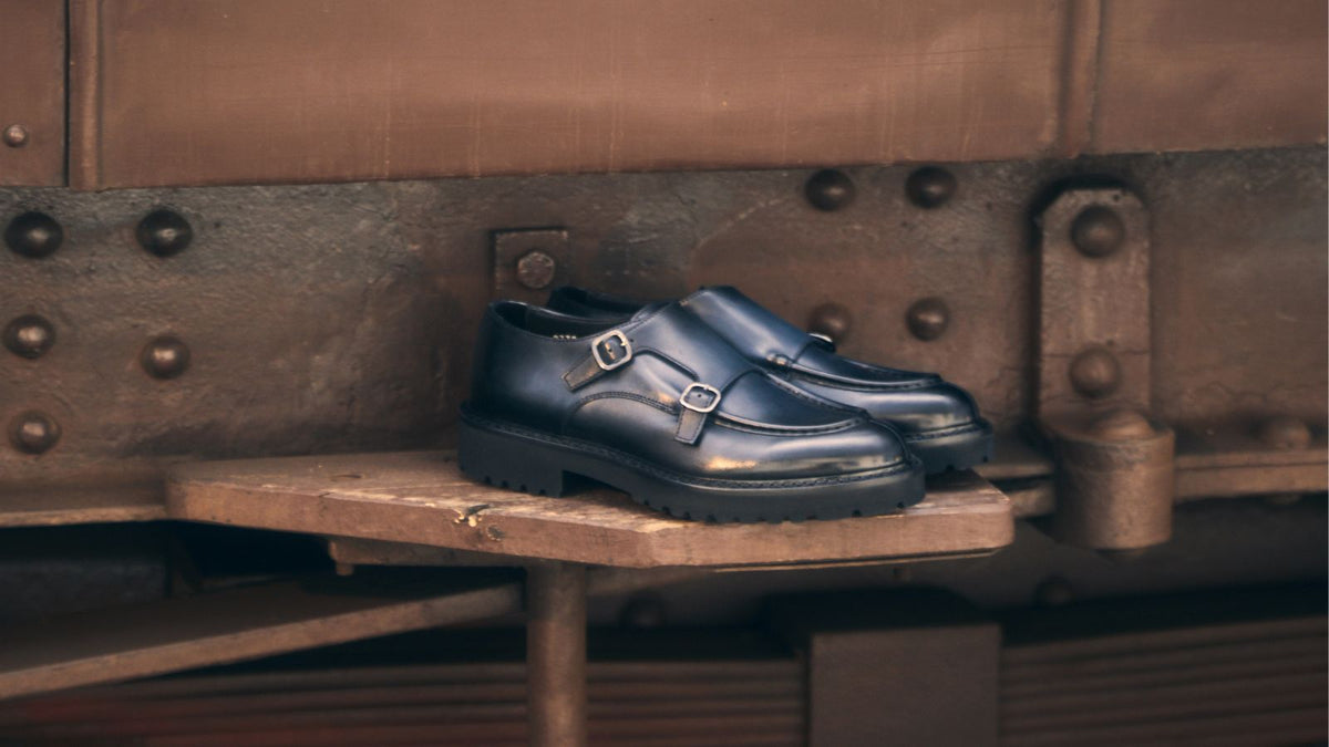 Handcrafted double- or single-buckle men