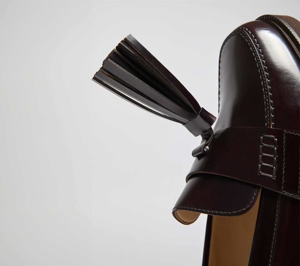 Mocassin avec maxi pompon en cuir bordeaux