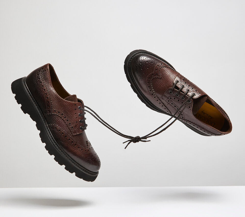 Brown leather dovetail lace-up.