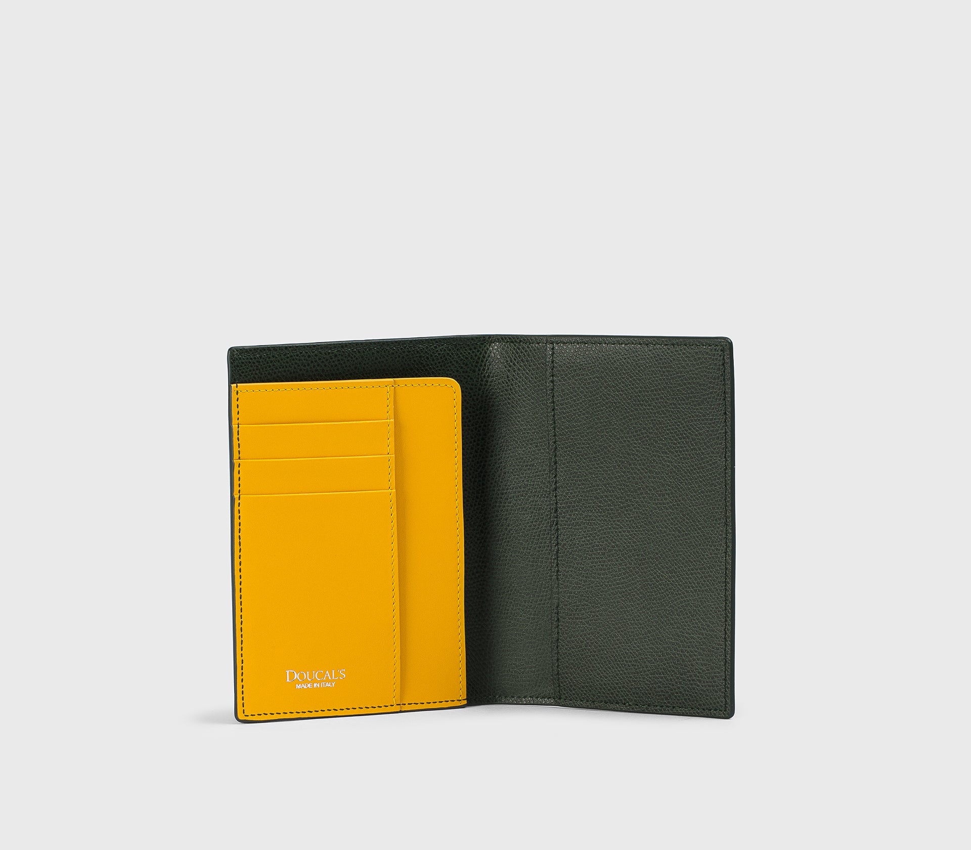 Porta passaporto in pelle palmellata verde