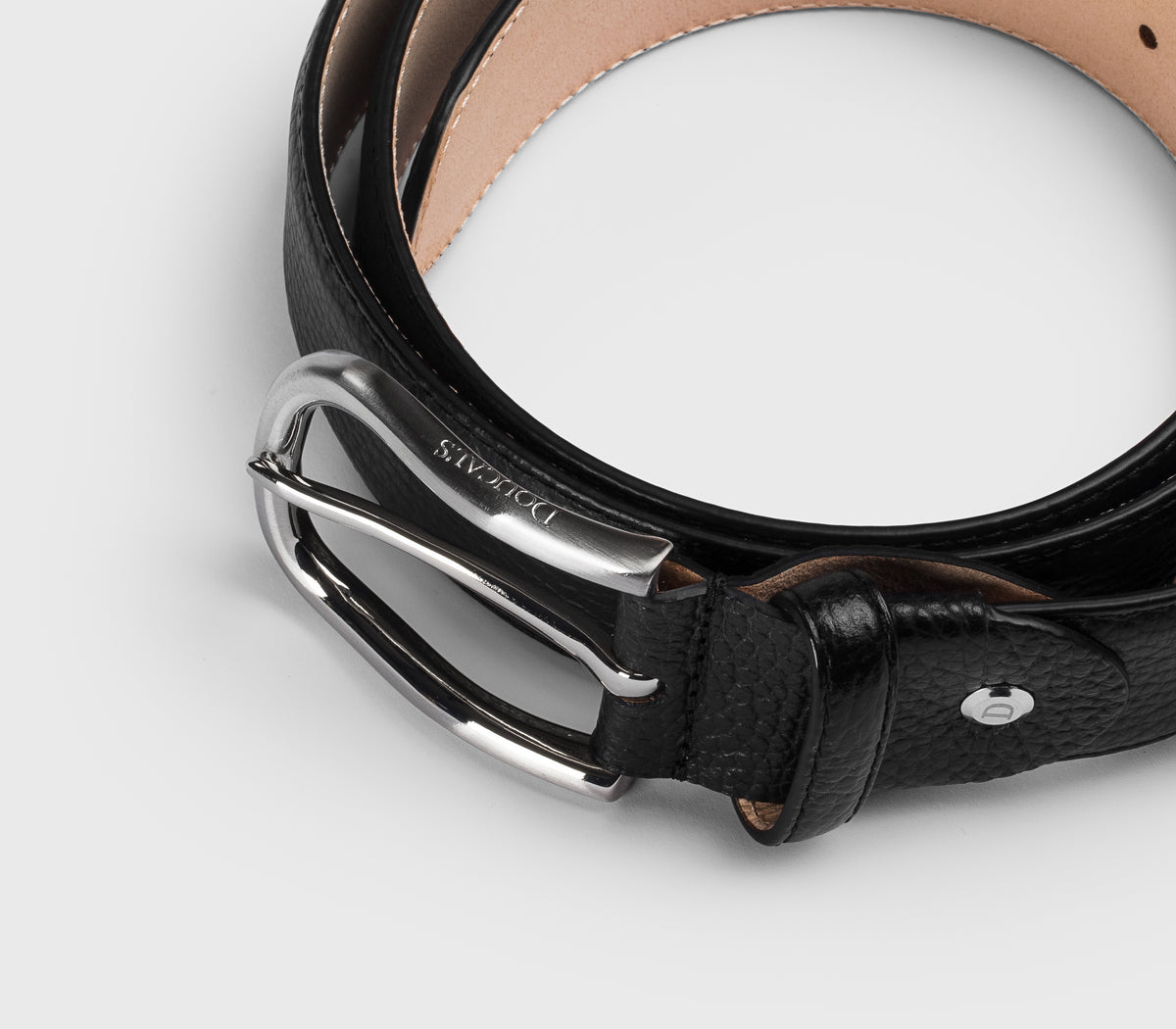 Adjustable black tumbled leather belt