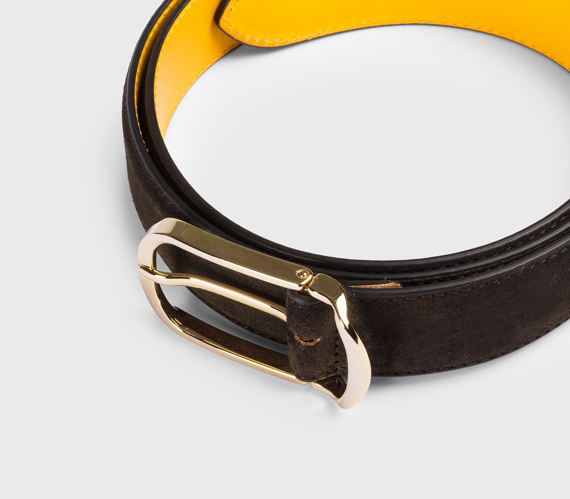 Cintura in suede marrone "terre" con fibbia arrotondata