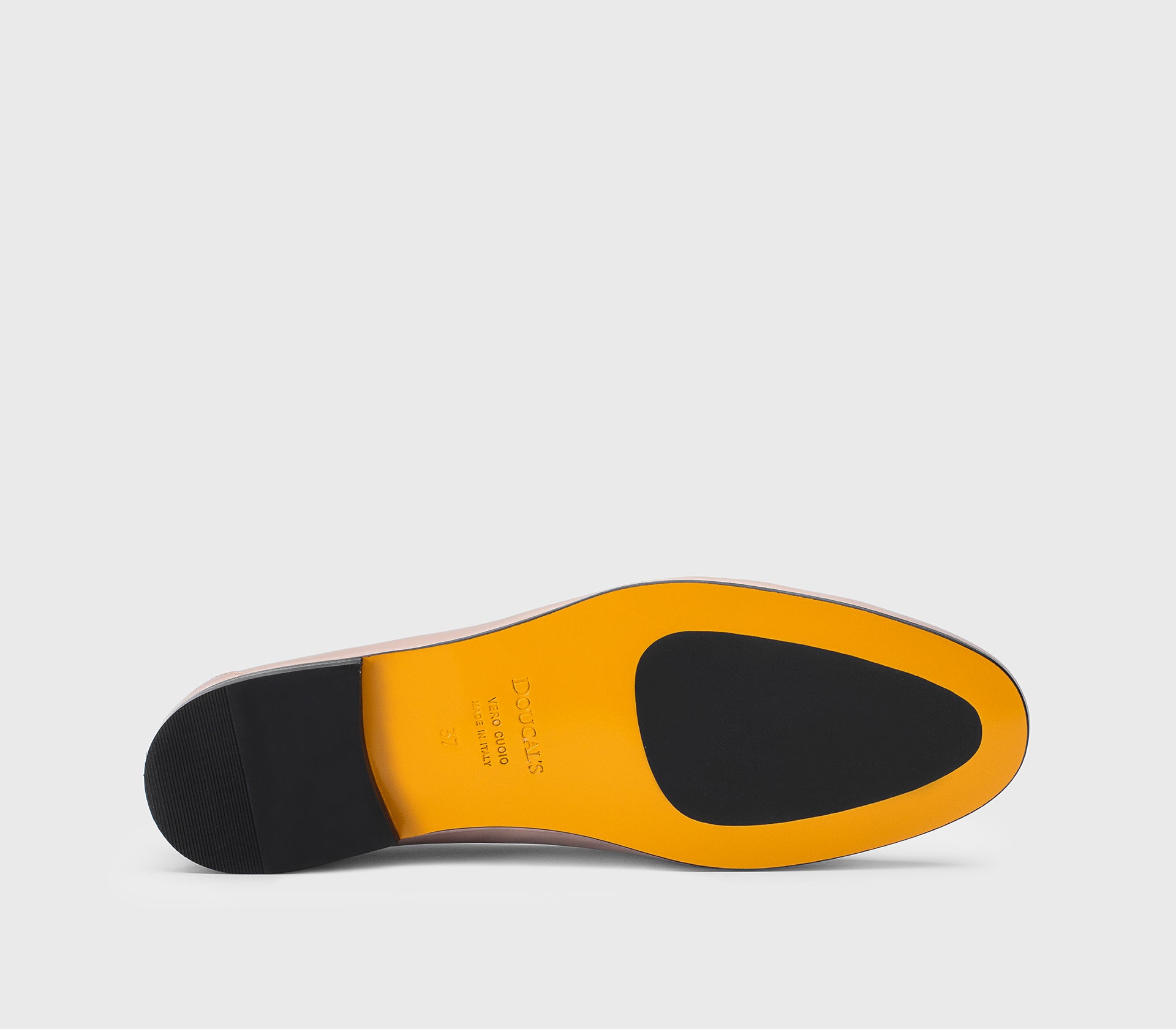 Loafer in light tan leather with tassels