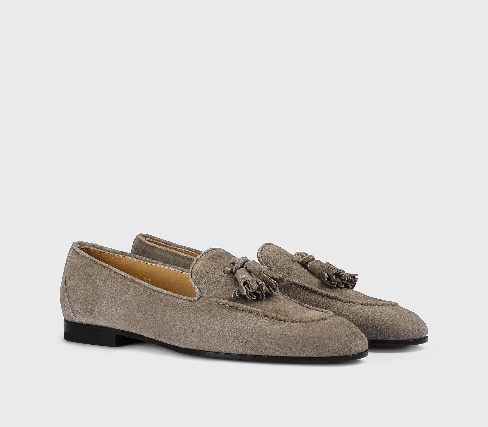 DD8313MEGNUF278NN45 - Mocassino con nappine in suede grigio caldo