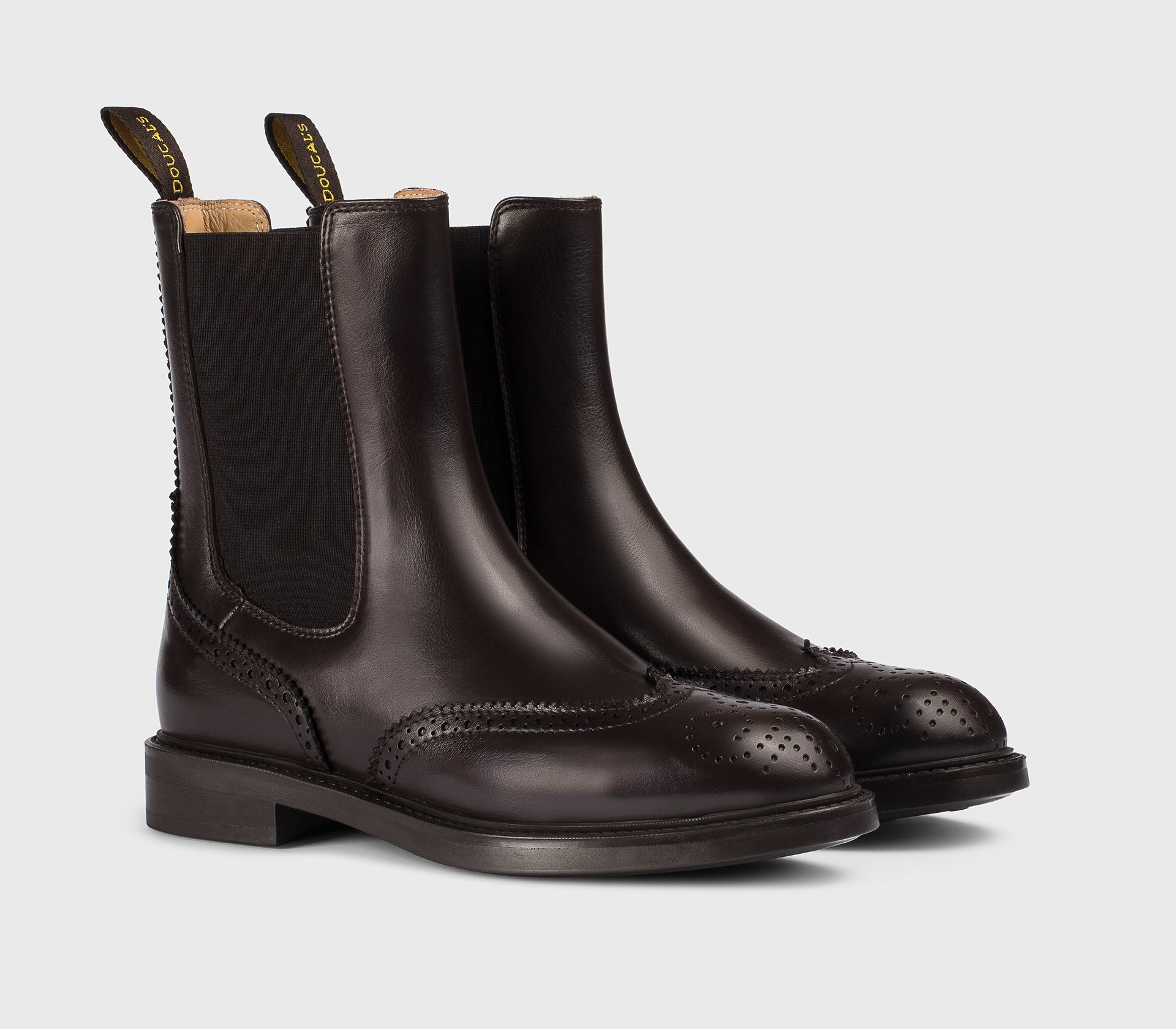 Wingtip-Stiefelette aus mahagonifarbenem Leder