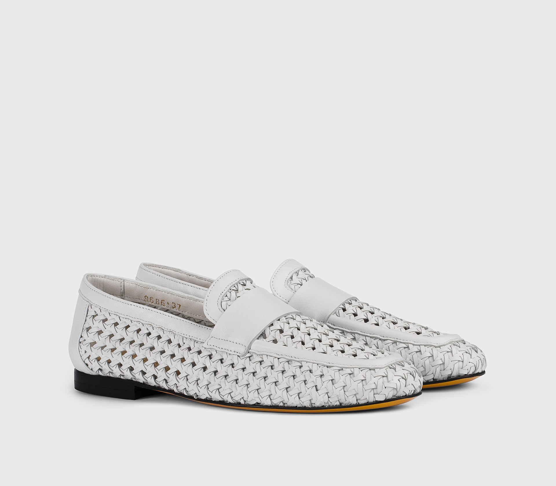Loafer in white perforated leather