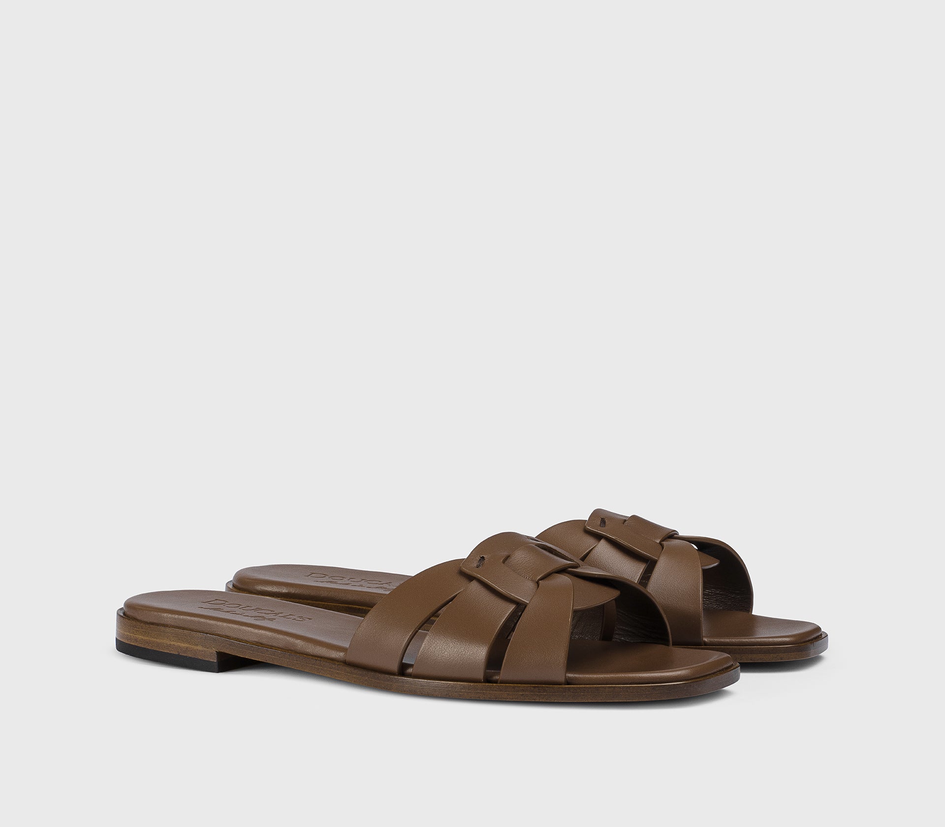 Сандалии из кожи в коричневом цвете