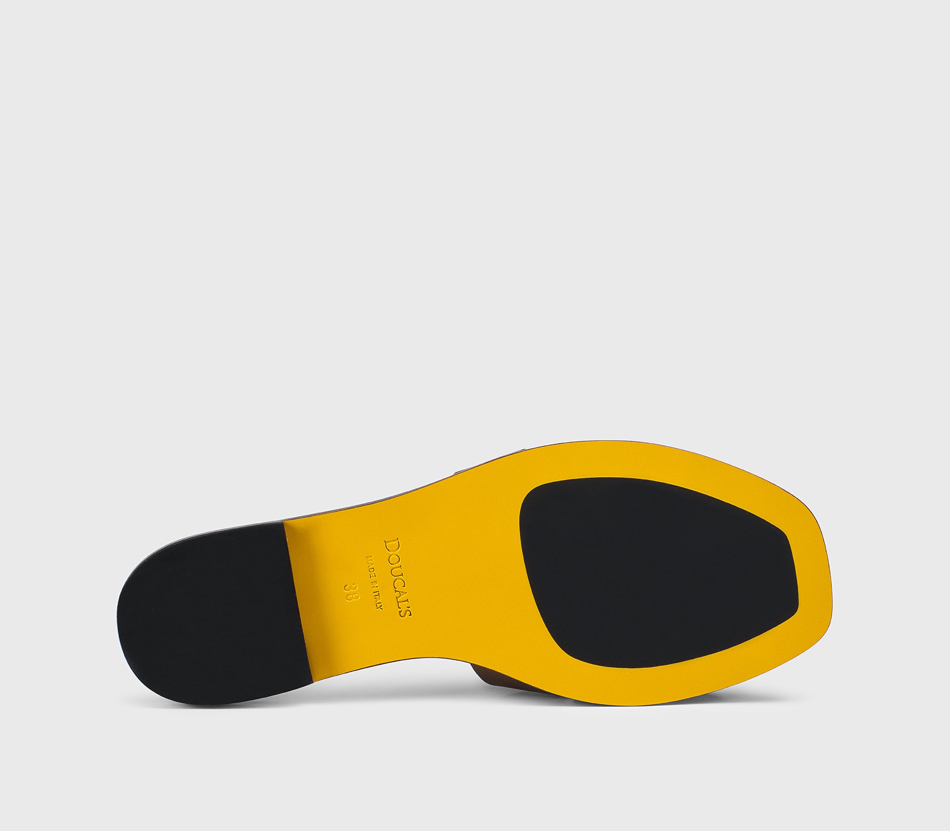 Сандалии из кожи в коричневом цвете