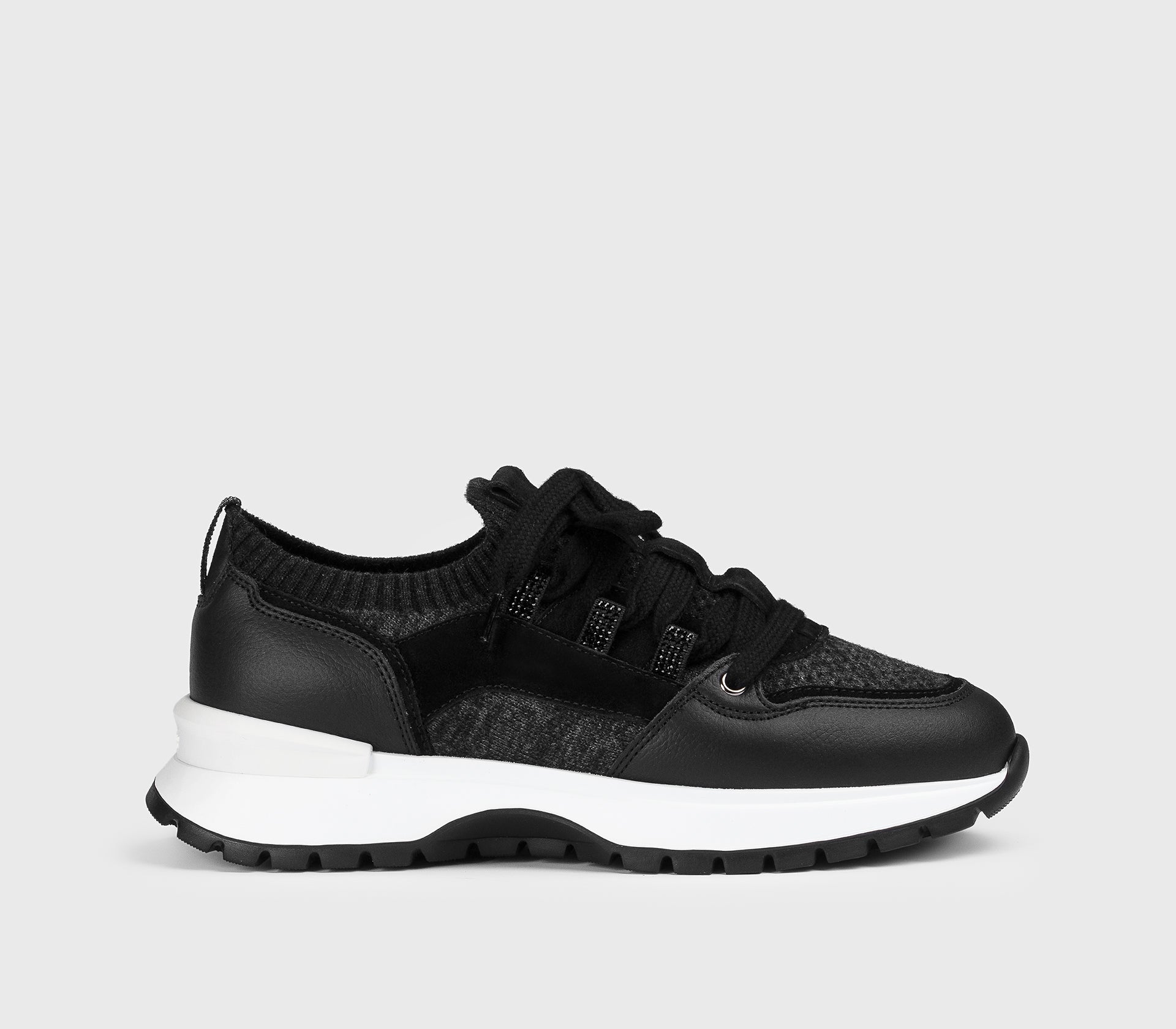 Sneaker en matériaux combinés, couleur noir