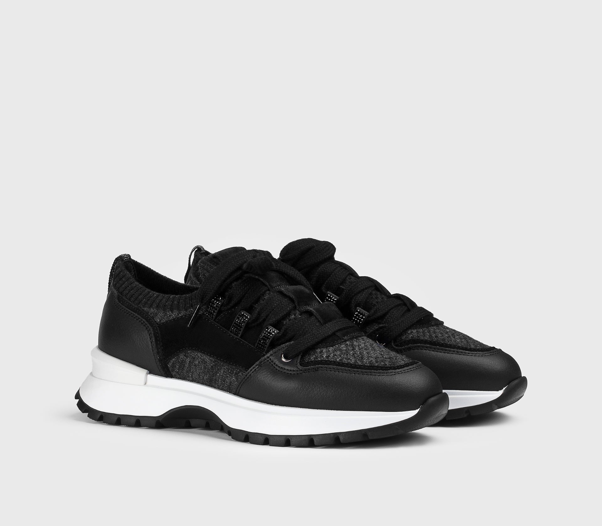 Sneaker en matériaux combinés, couleur noir
