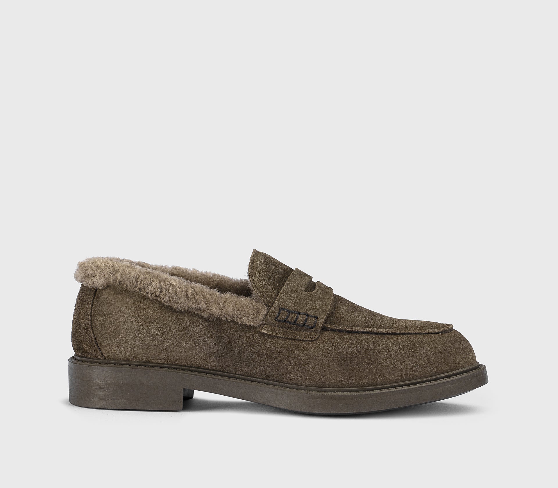 Espresso-coloured suede loafer with fur detail