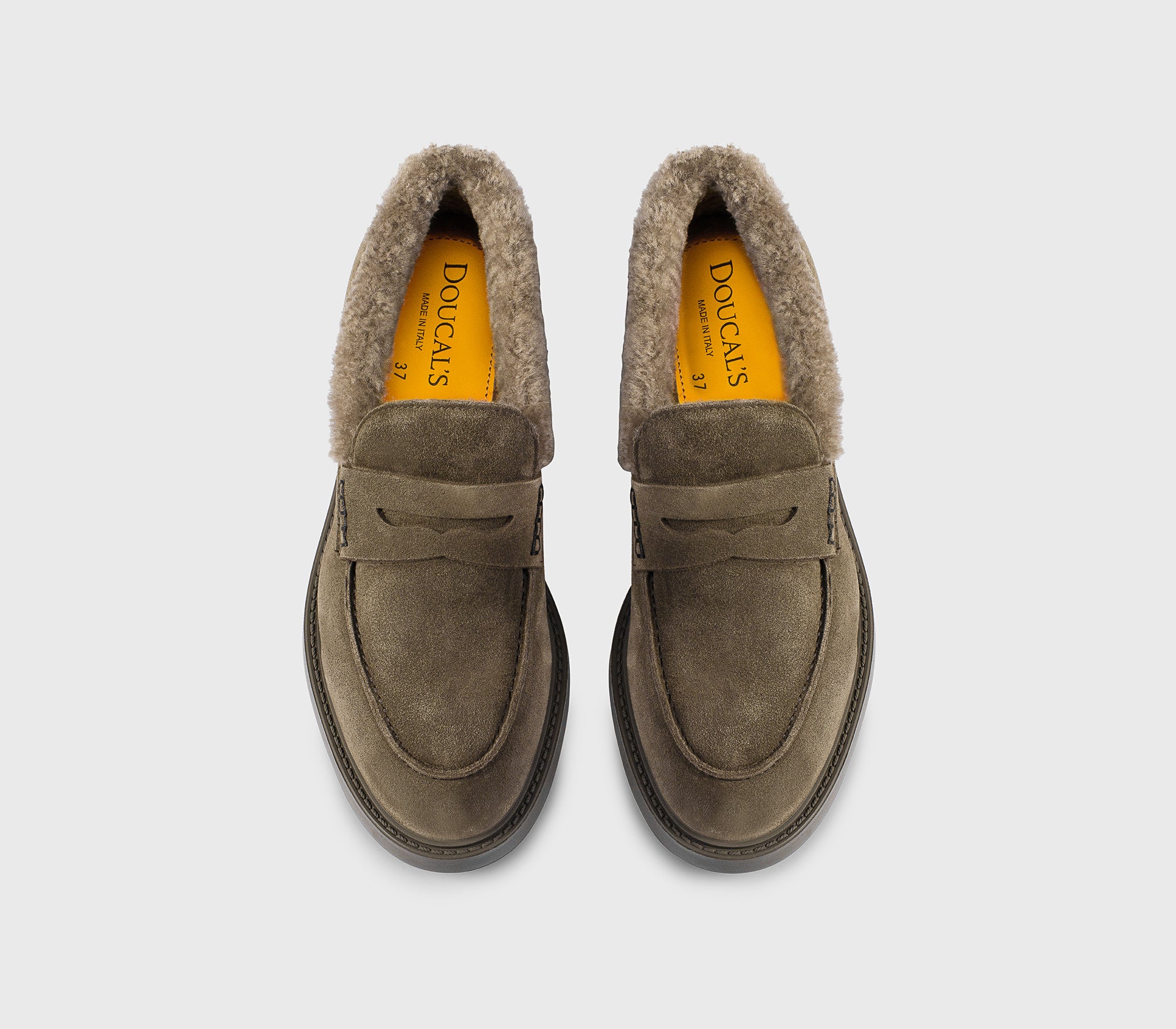 Espresso-coloured suede loafer with fur detail