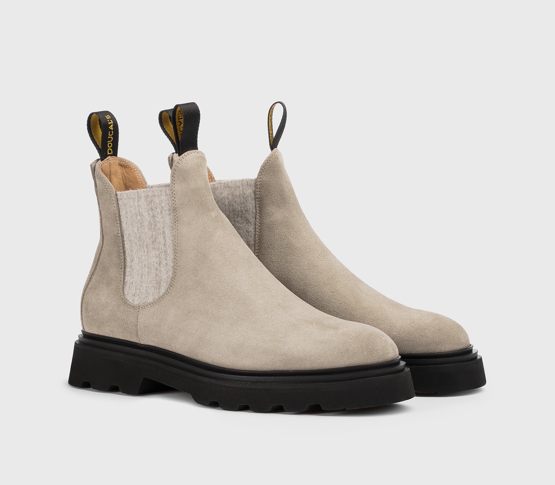Stiefelette aus sandfarbenem Veloursleder