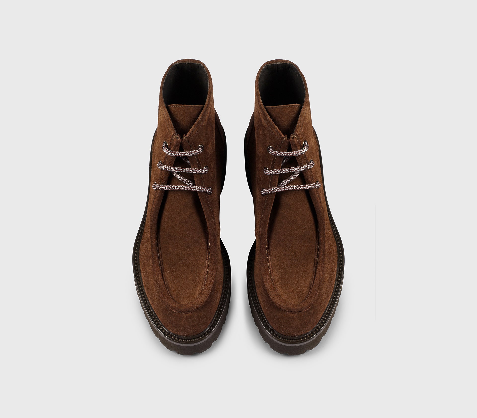 “Wood”-coloured suede chukka boot