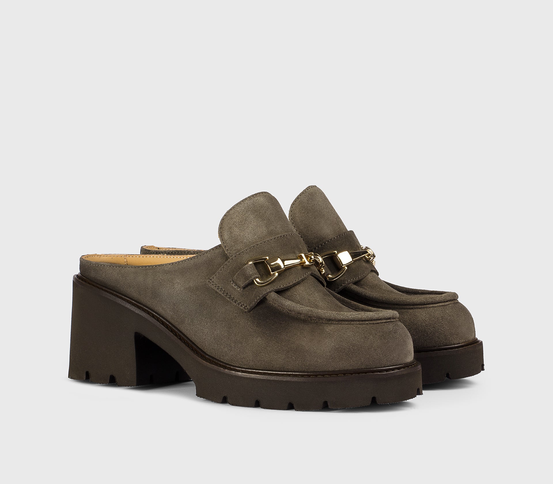Espressofarbener Ledersabot mit Accessoire