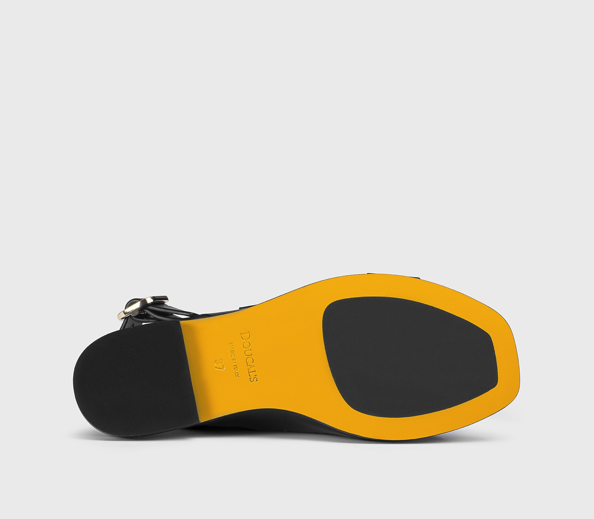 Сандалии из черной кожи с пряжками