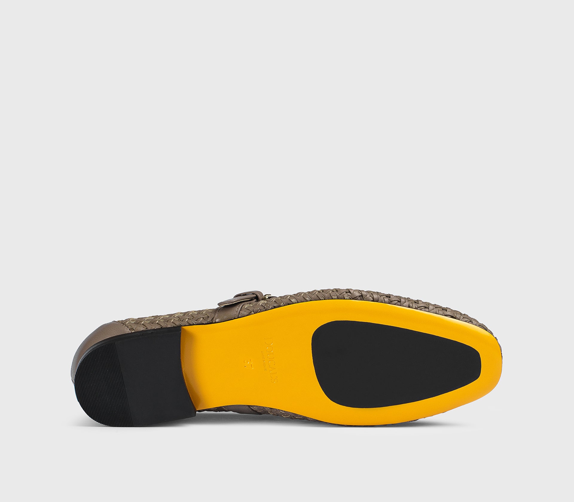 Балетки с ремешком из кожи в серо-коричневом цвете