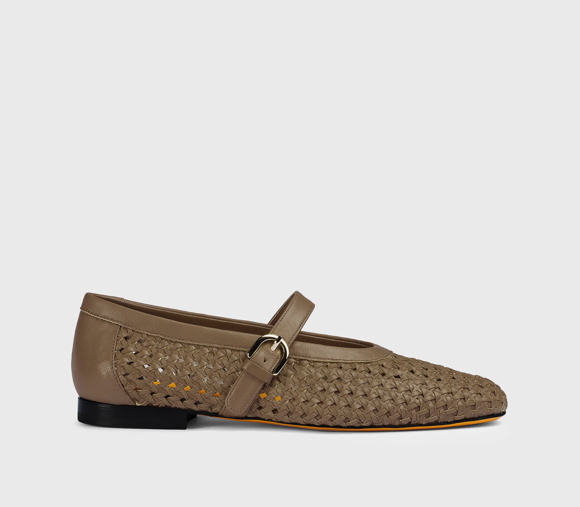 Mud-coloured leather ballet flat with strap