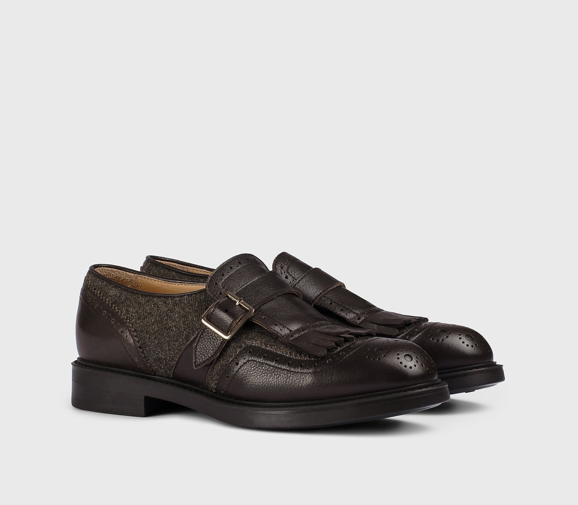 Mahogany-coloured leather and wool single-buckle shoe