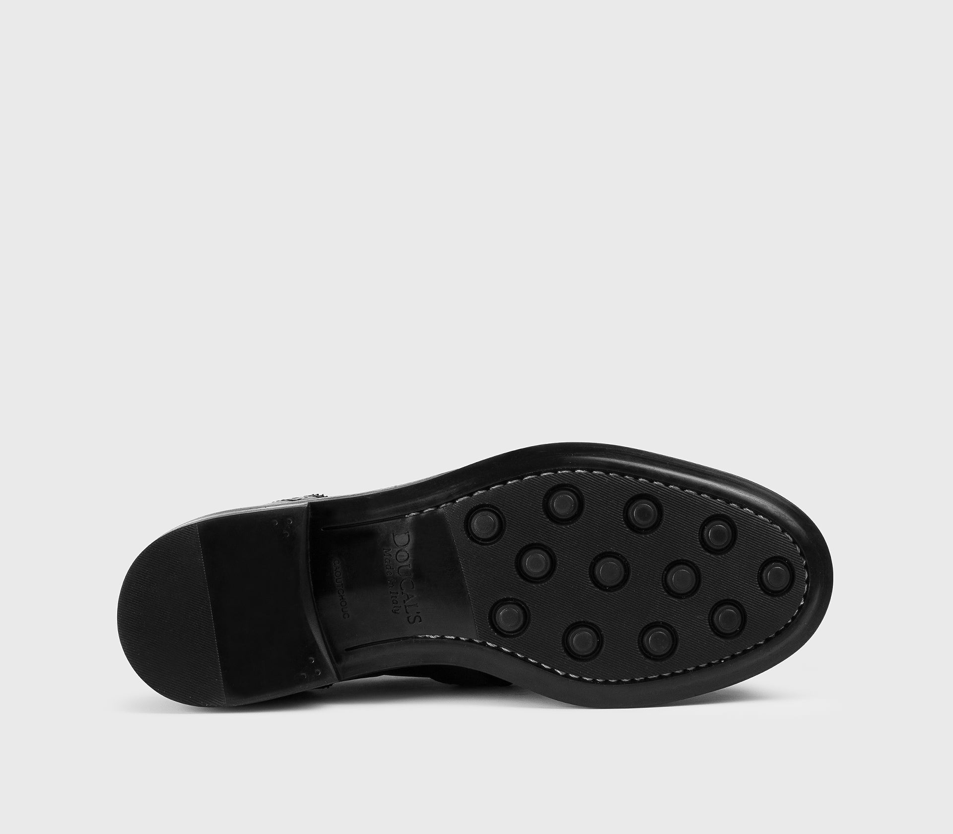 Schuh mit einer einzigen Schnalle und Fransen aus schwarzem Leder