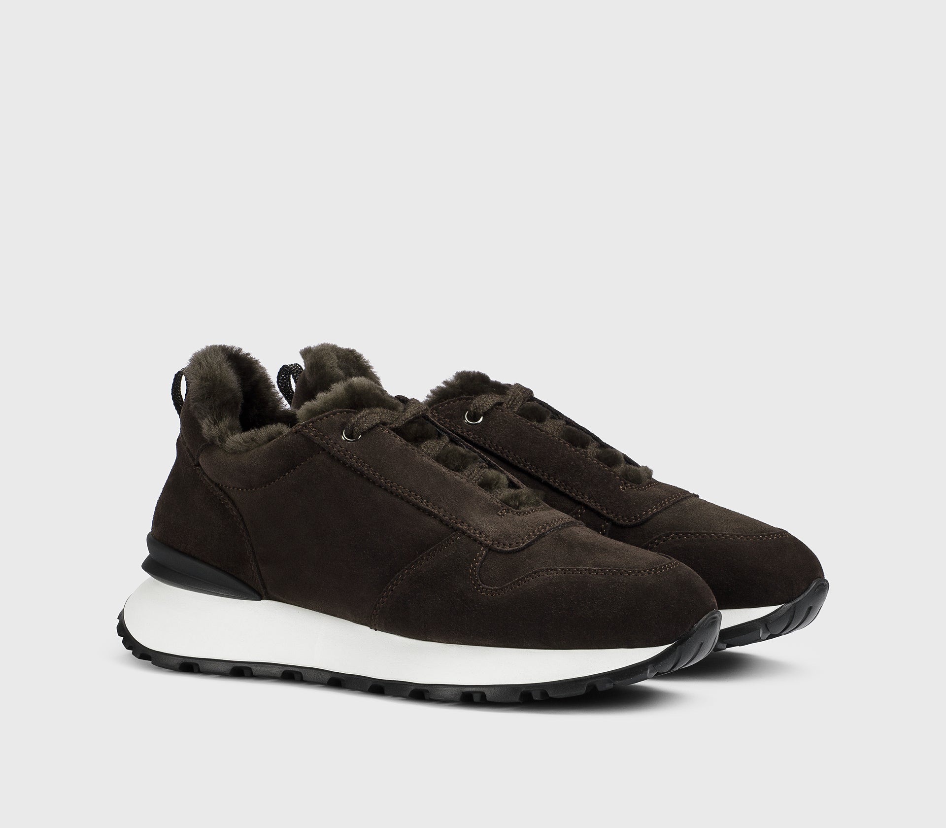 Mahogany-coloured suede sneaker