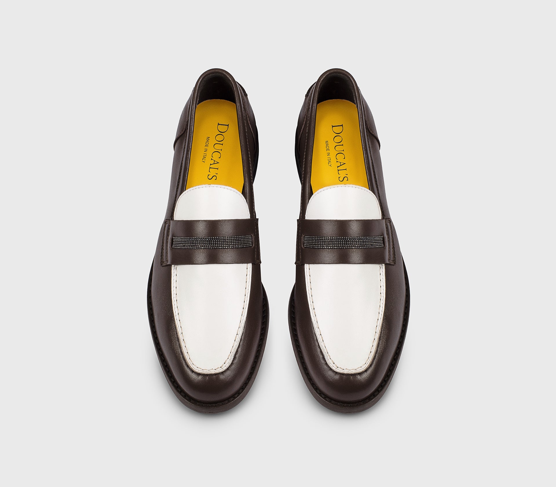 Лоферы с микрозаклепками из кожи в кофейном и черном цвете