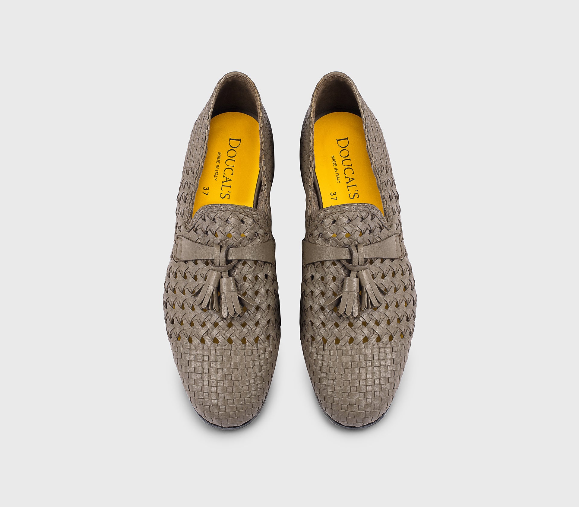 Mocassin à glands en cuir perforé marron boue