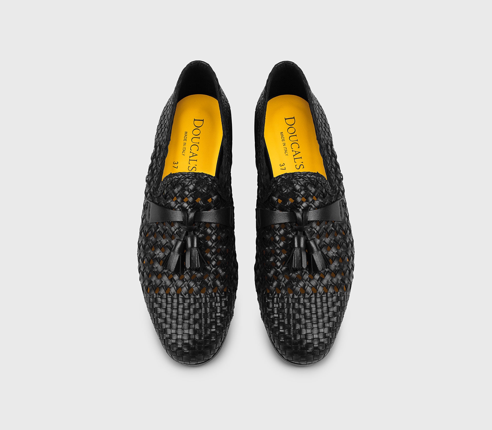 Mocassin à glands en cuir perforé noir