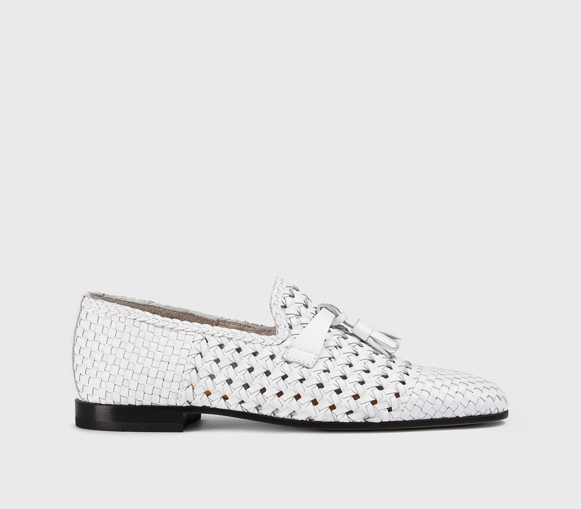 Mocassin à glands en cuir perforé blanc