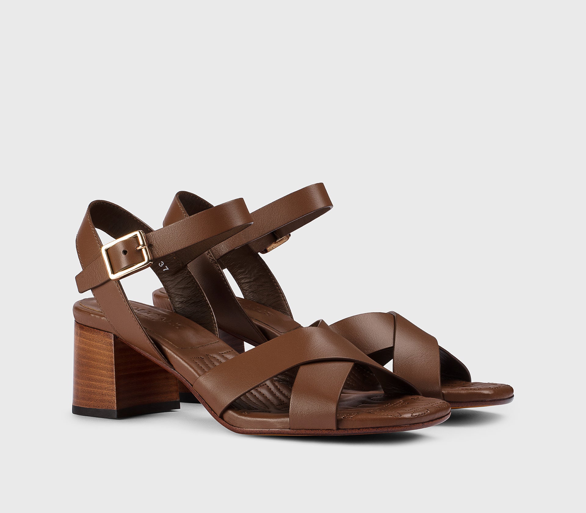 Sandale à bande croisée en cuir marron chêne