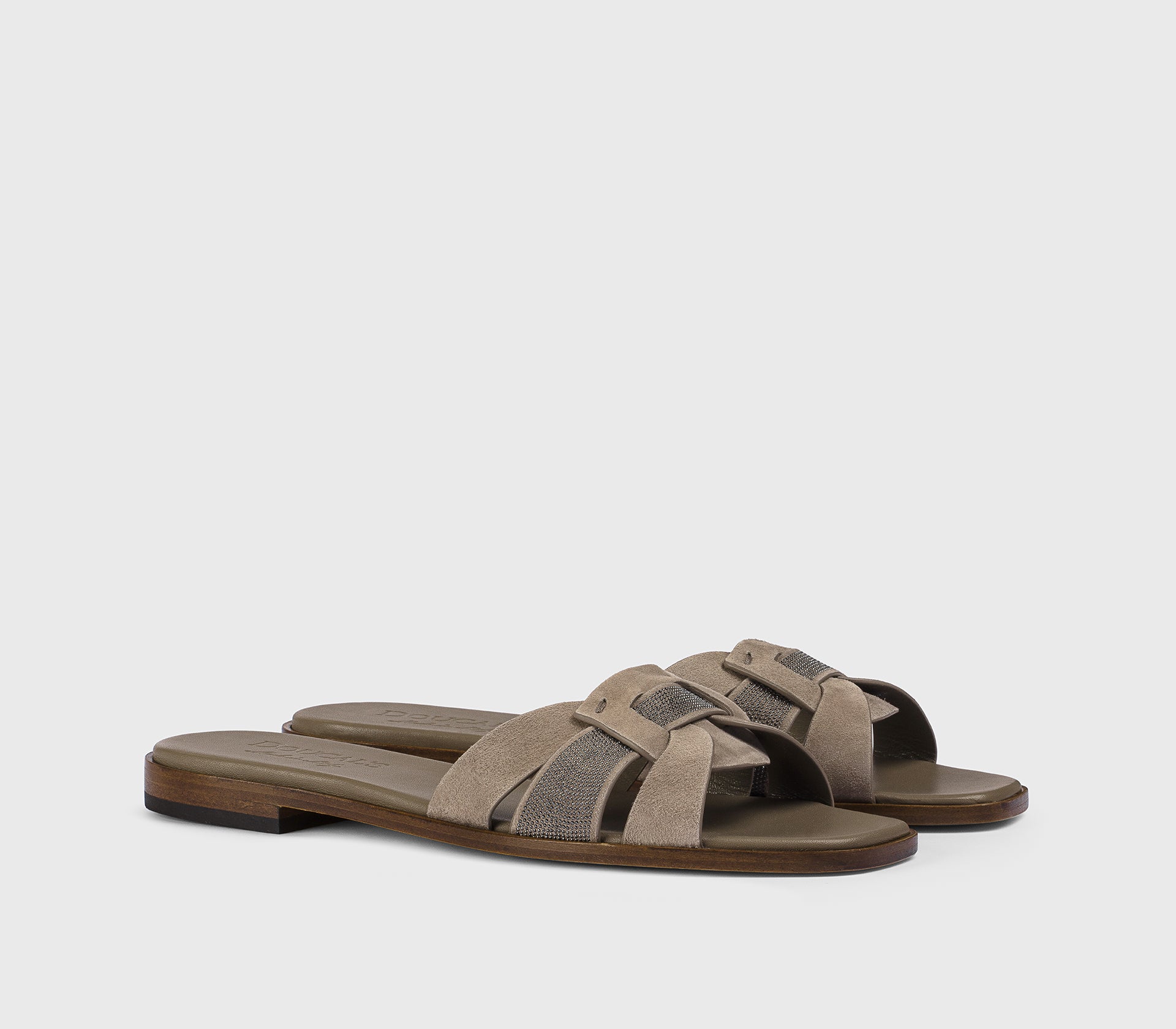 Sandale avec micro-clous en daim gris chaud