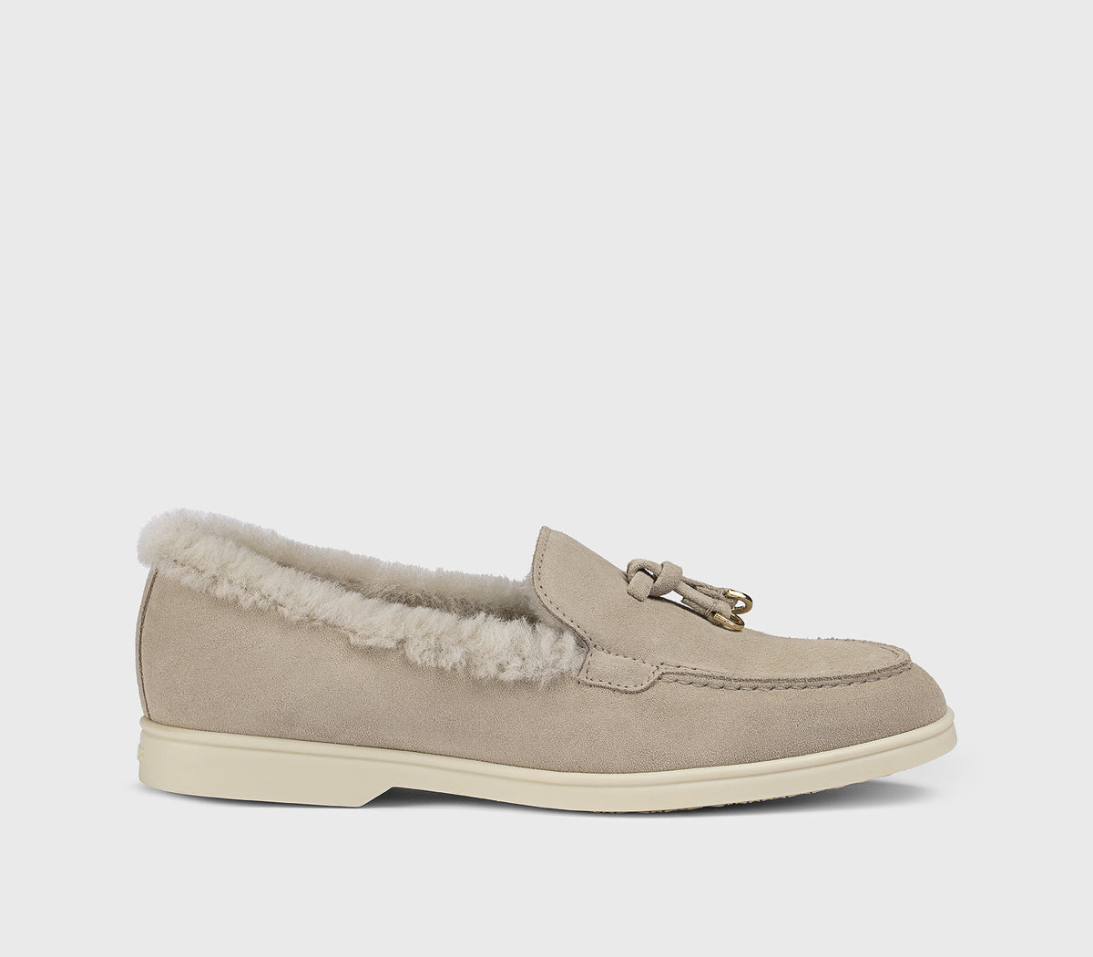 Sand-coloured suede loafer with fur detail