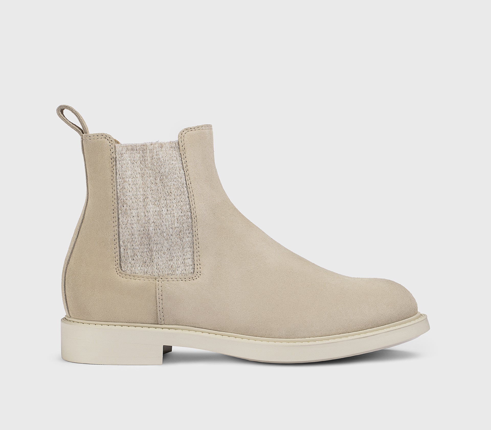 Stiefelette aus sandfarbenem Veloursleder
