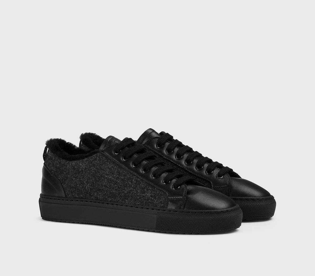 Кроссовки из кожи и шерсти в цвете «off black»