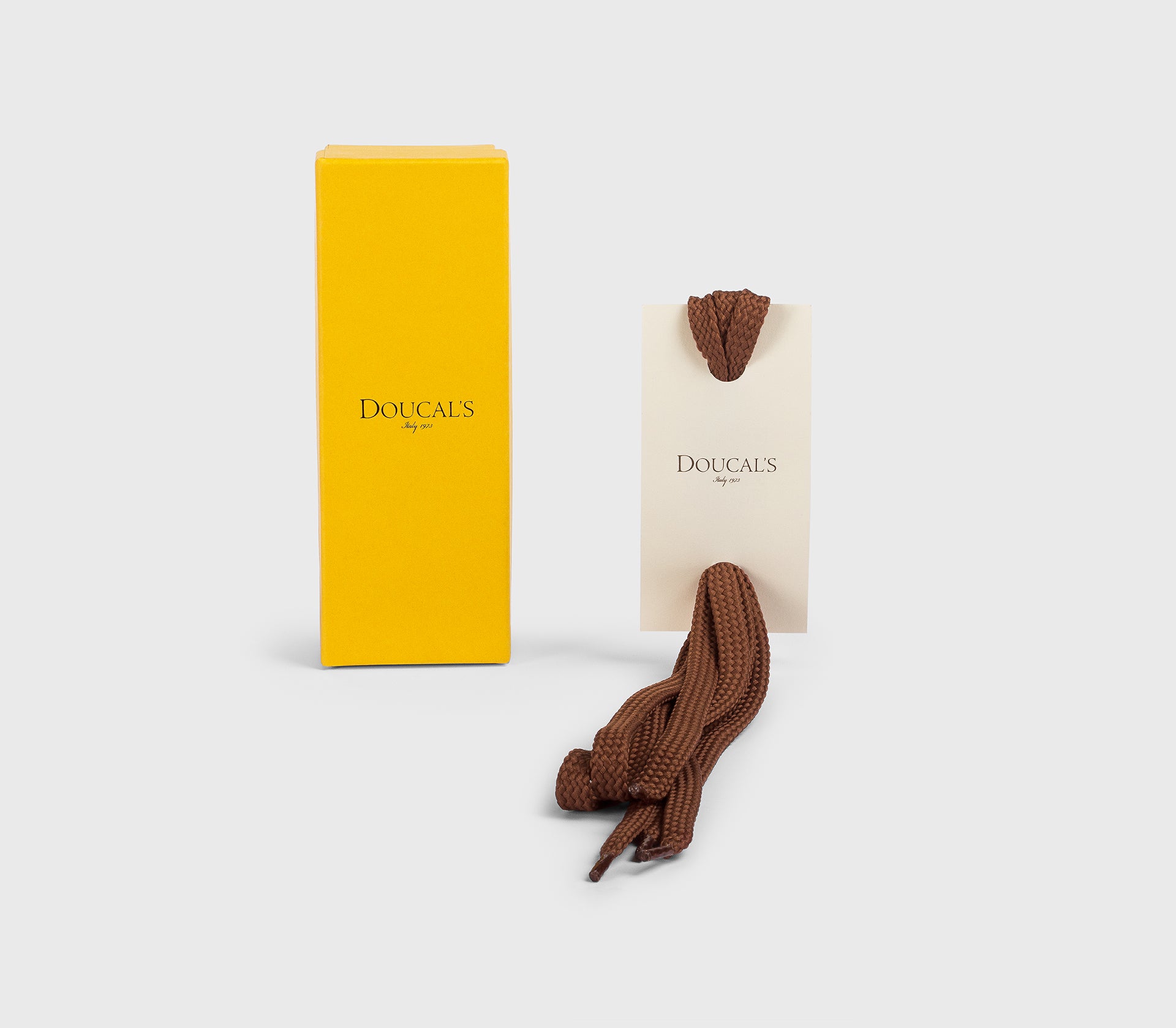 Lacet plat tressé marron brûlé à œillets métalliques - 130 cm