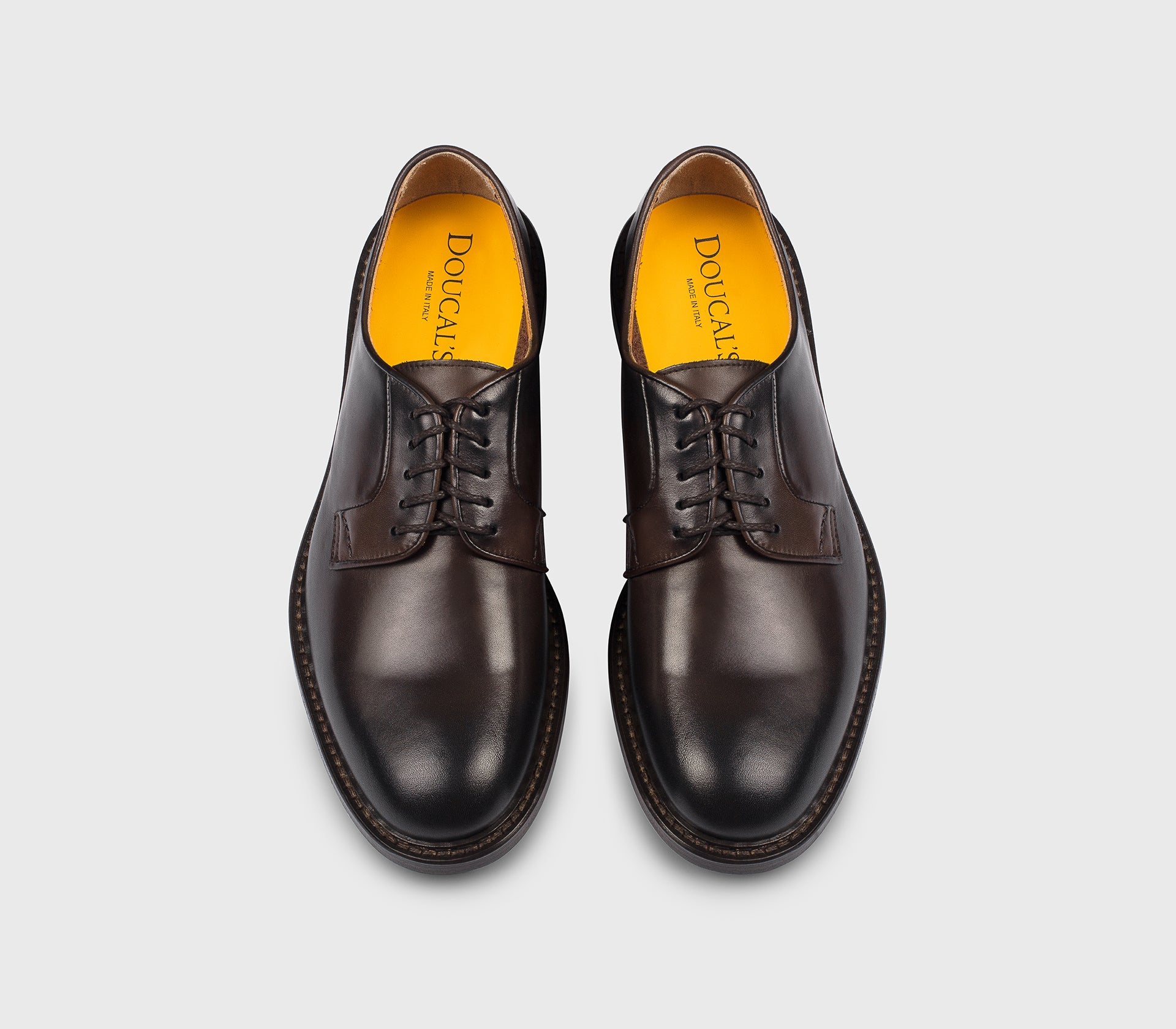 Chaussure à lacets en cuir brun foncé