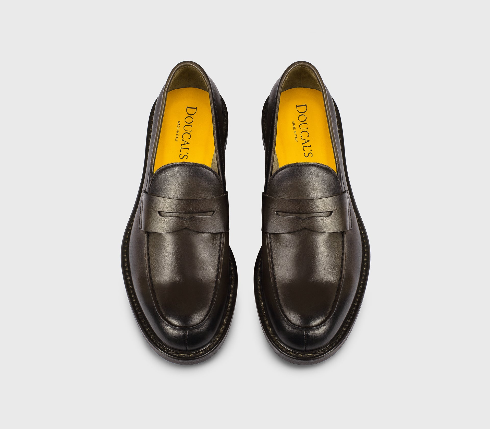 Mocassin en cuir brun foncé