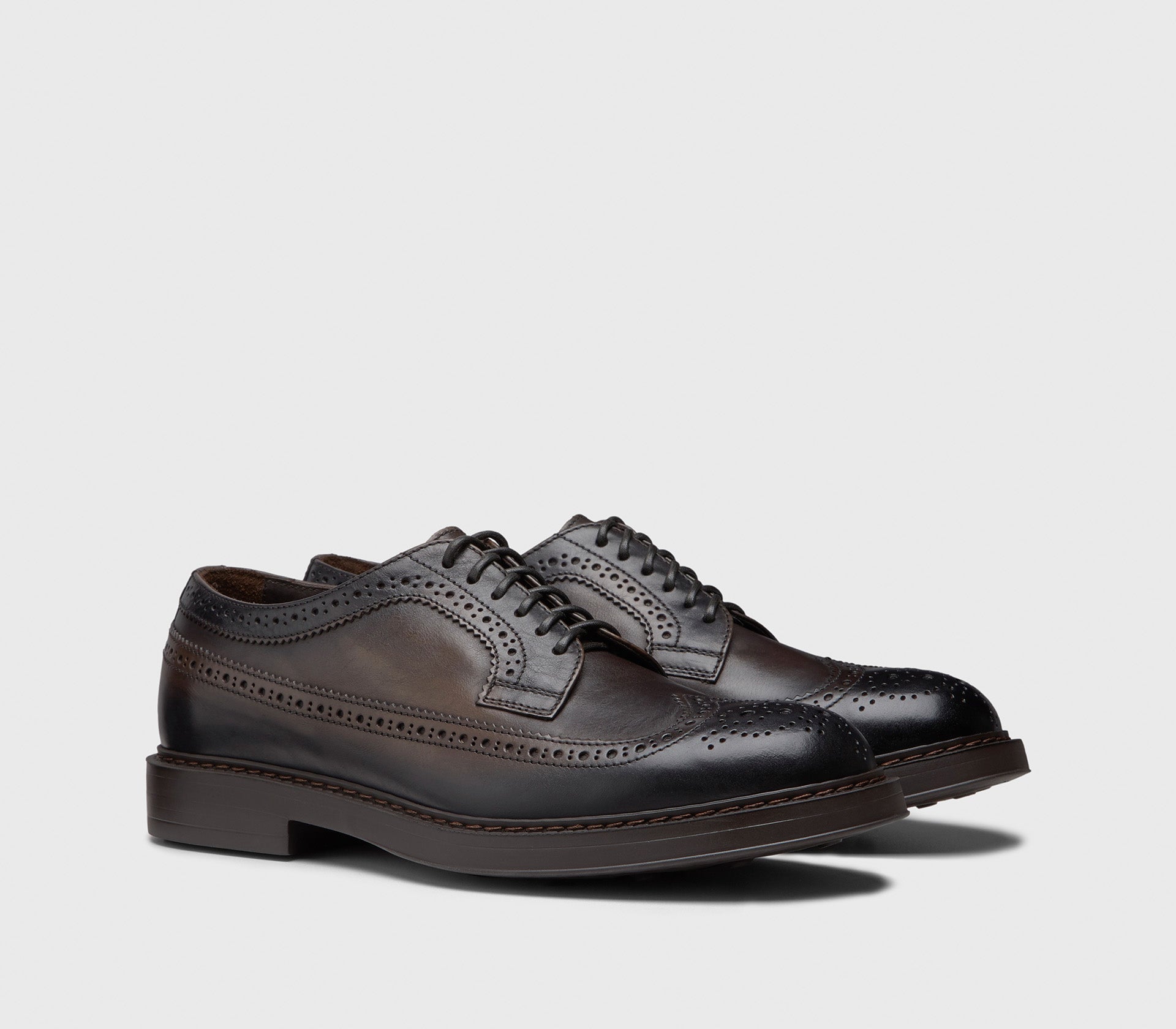 Dark brown leather dovetail lace-up