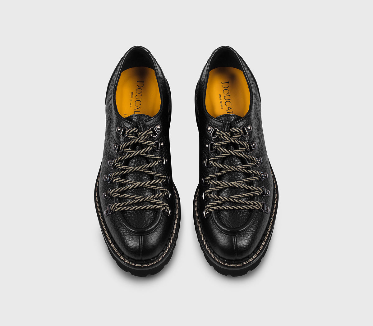 Chaussure à lacets avec crochets en cuir noir