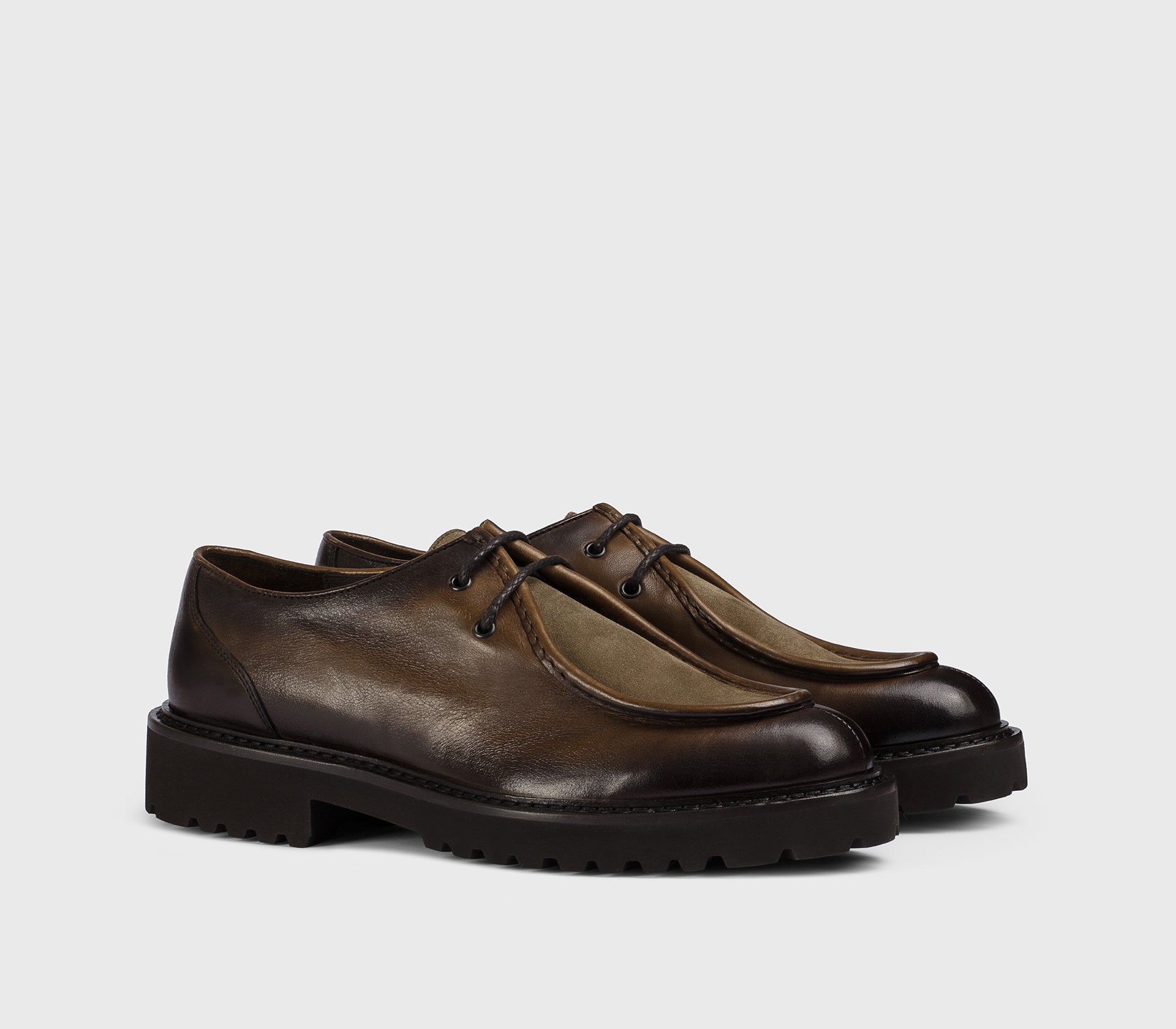 DU2737PHILPF479TM08 - Stringata a due fori in pelle con dettaglio suede cacao