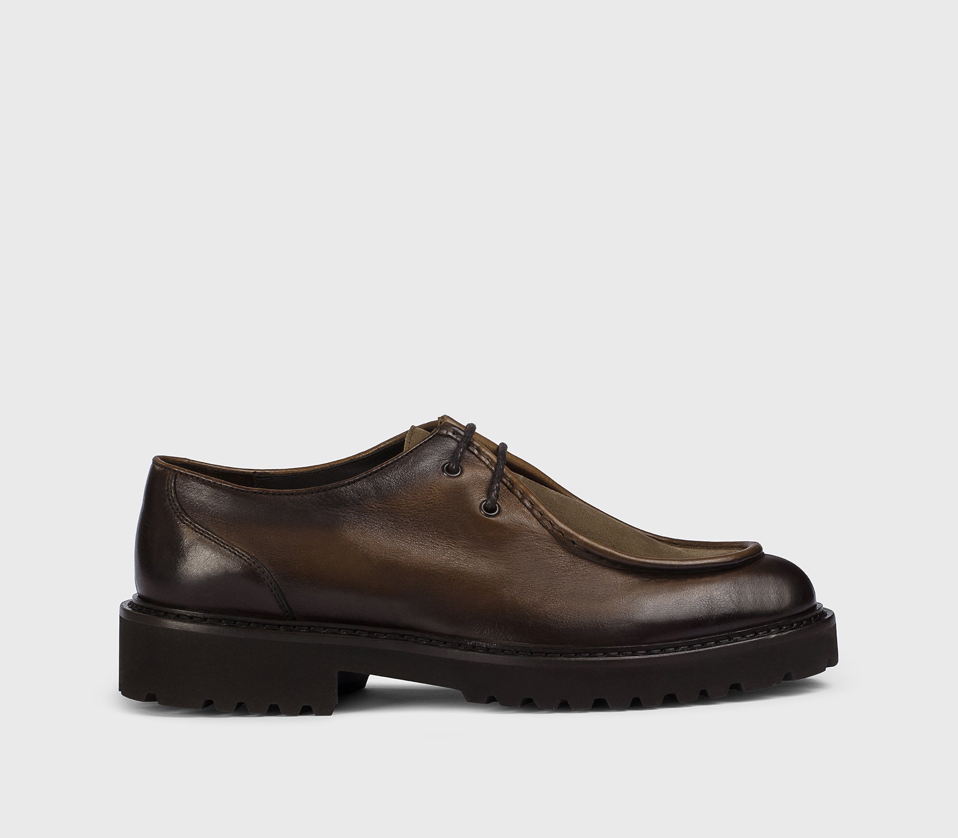 DU2737PHILPF479TM08 - Stringata a due fori in pelle con dettaglio suede cacao