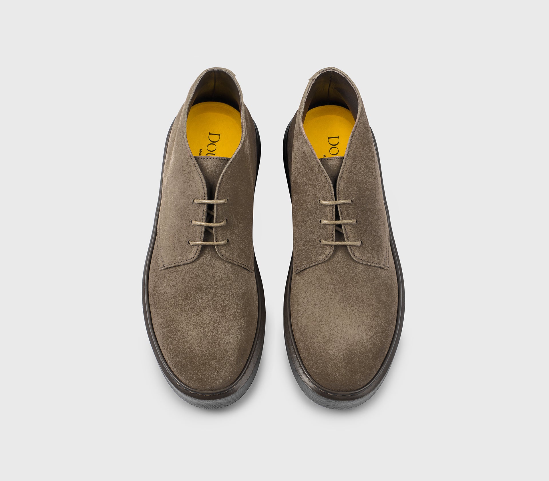 Ботинки чукка из замши в эспрессо цвете.