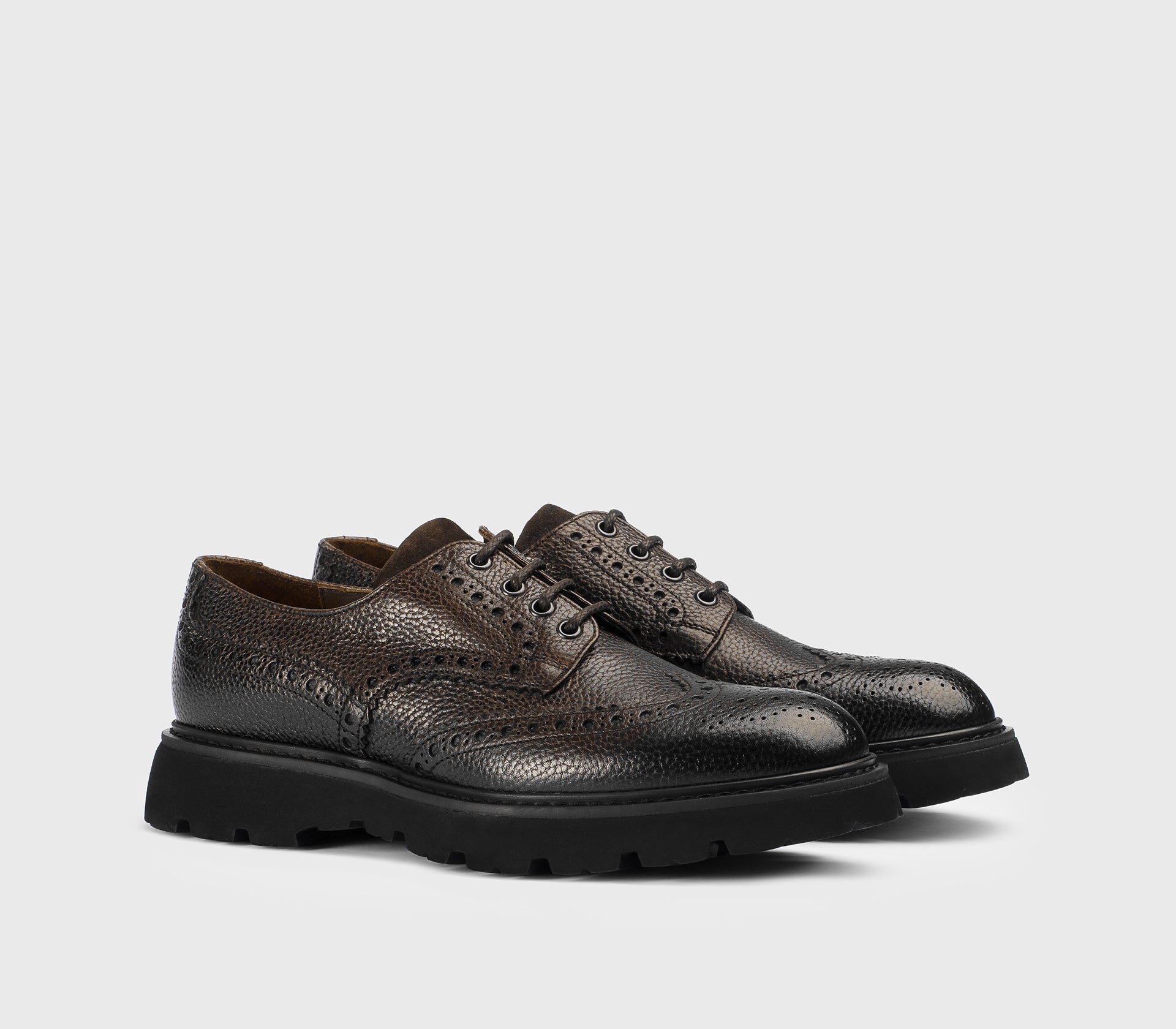 Brown leather dovetail lace-up.