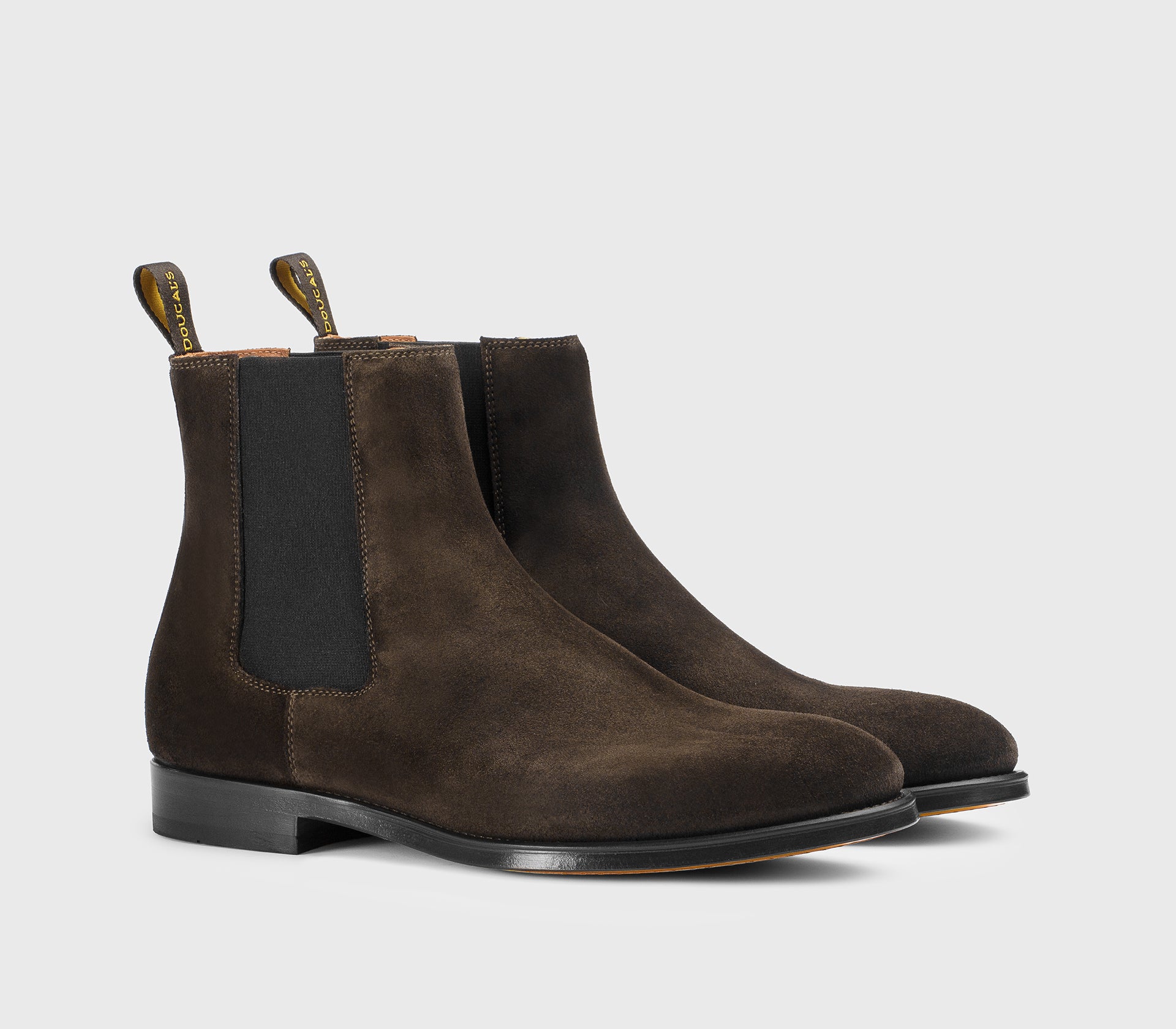 Stiefelette aus braunem Wildleder.