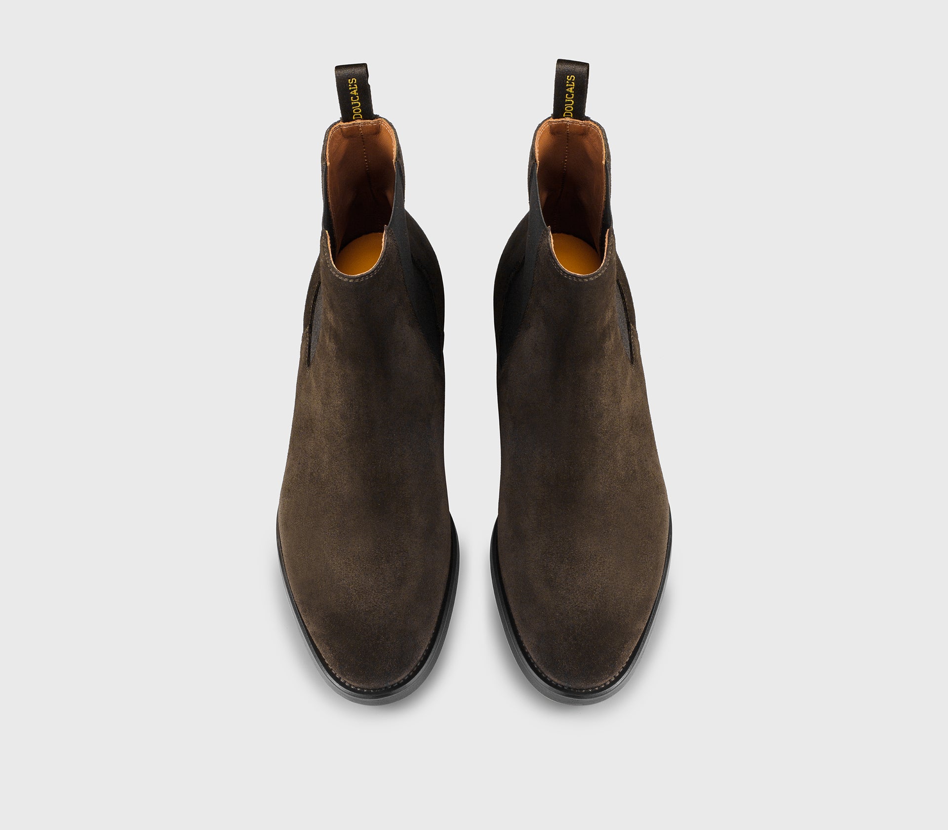 Stiefelette aus braunem Wildleder.