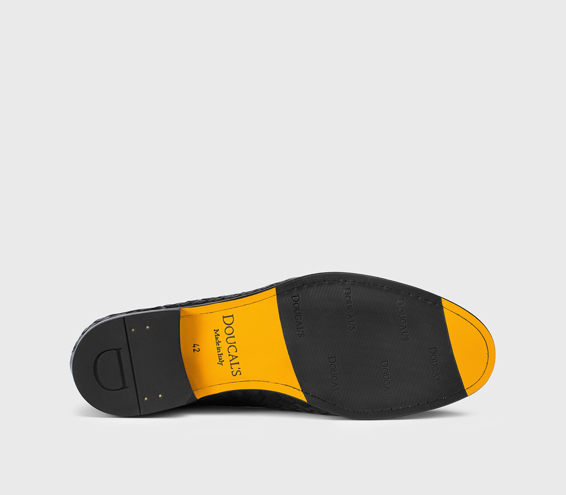 Mokassin aus schwarzbraunem Flechtleder