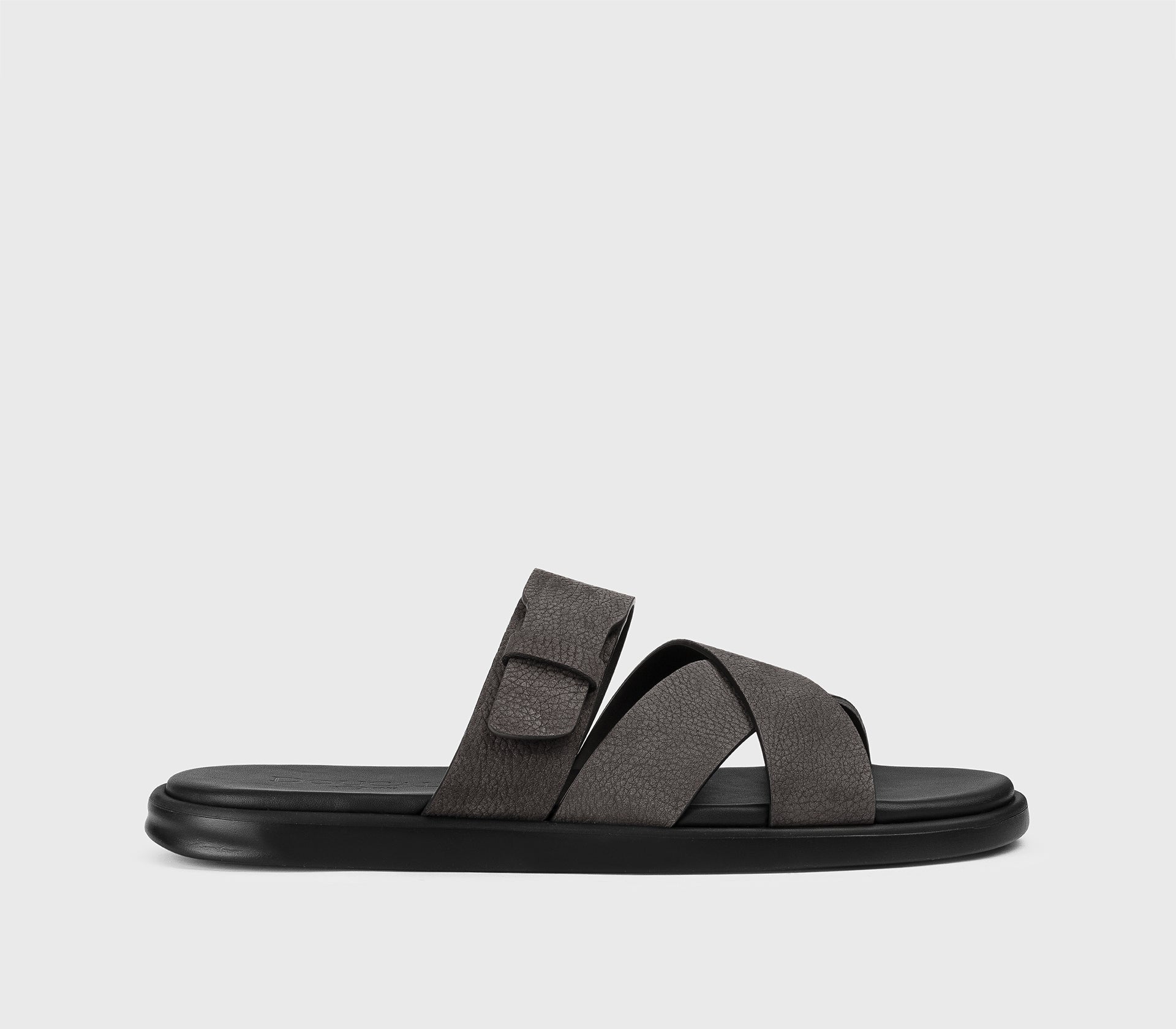 Сандалии из темно-серой кожи с несколькими ремешками