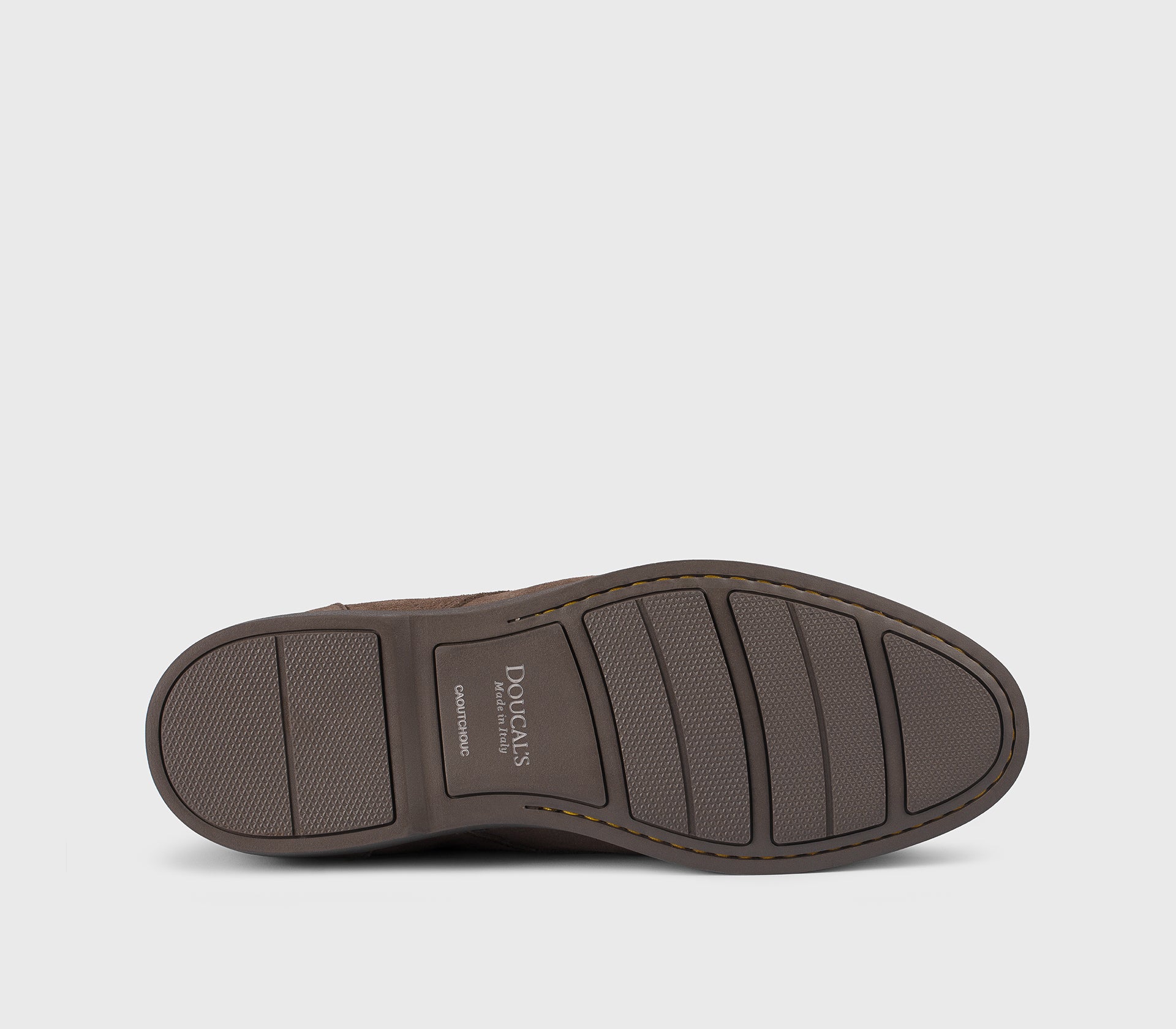 No-lace desert boot in “Espresso”-coloured suede.