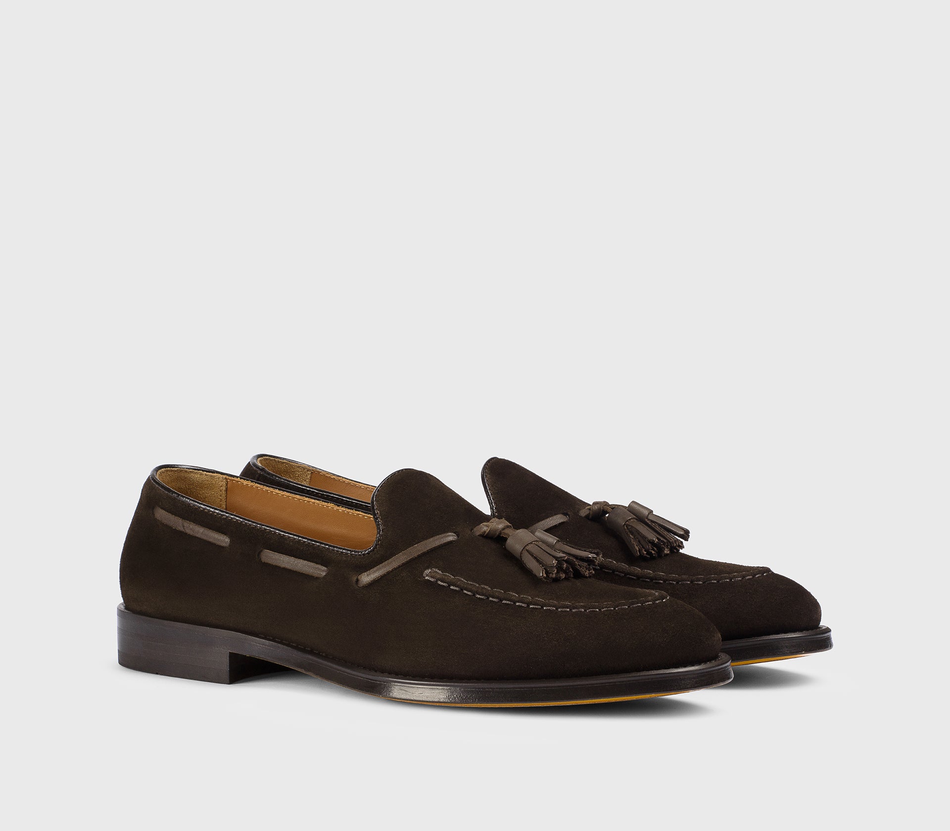 “Earth” brown suede loafer with tassels